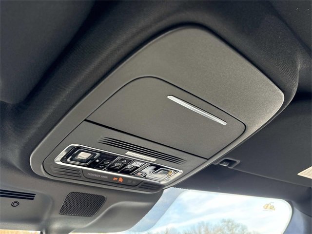 New 2025 Lincoln Navigator L Reserve w/ Jet Appearance Package image 32