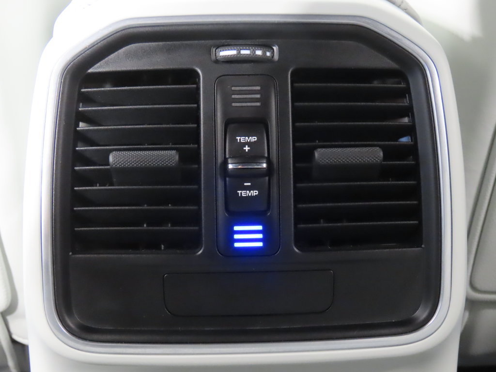 Certified 2023 Porsche Macan S AWD/4WD image 32