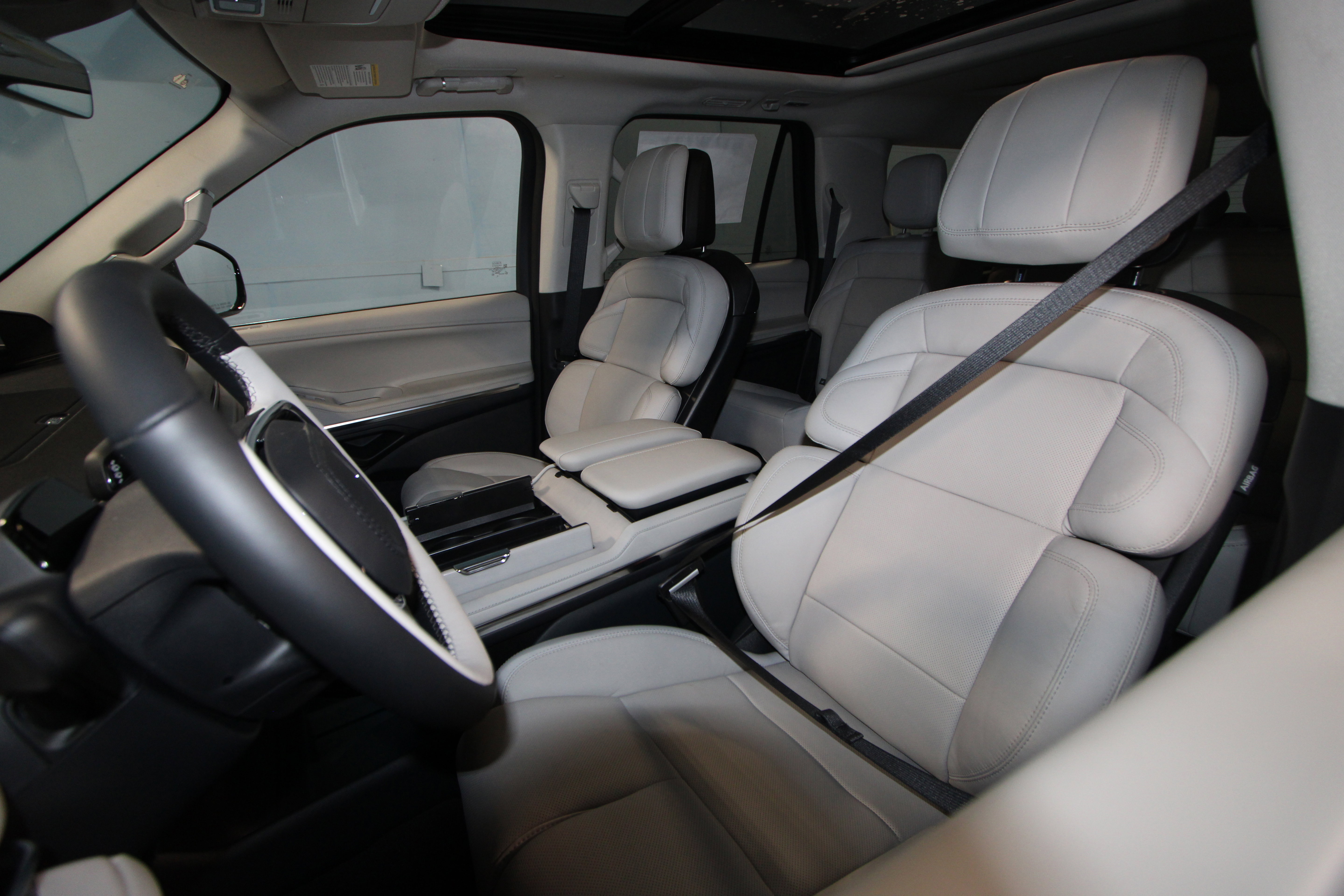 New 2026 Lincoln Navigator L Reserve AWD/4WD image 3