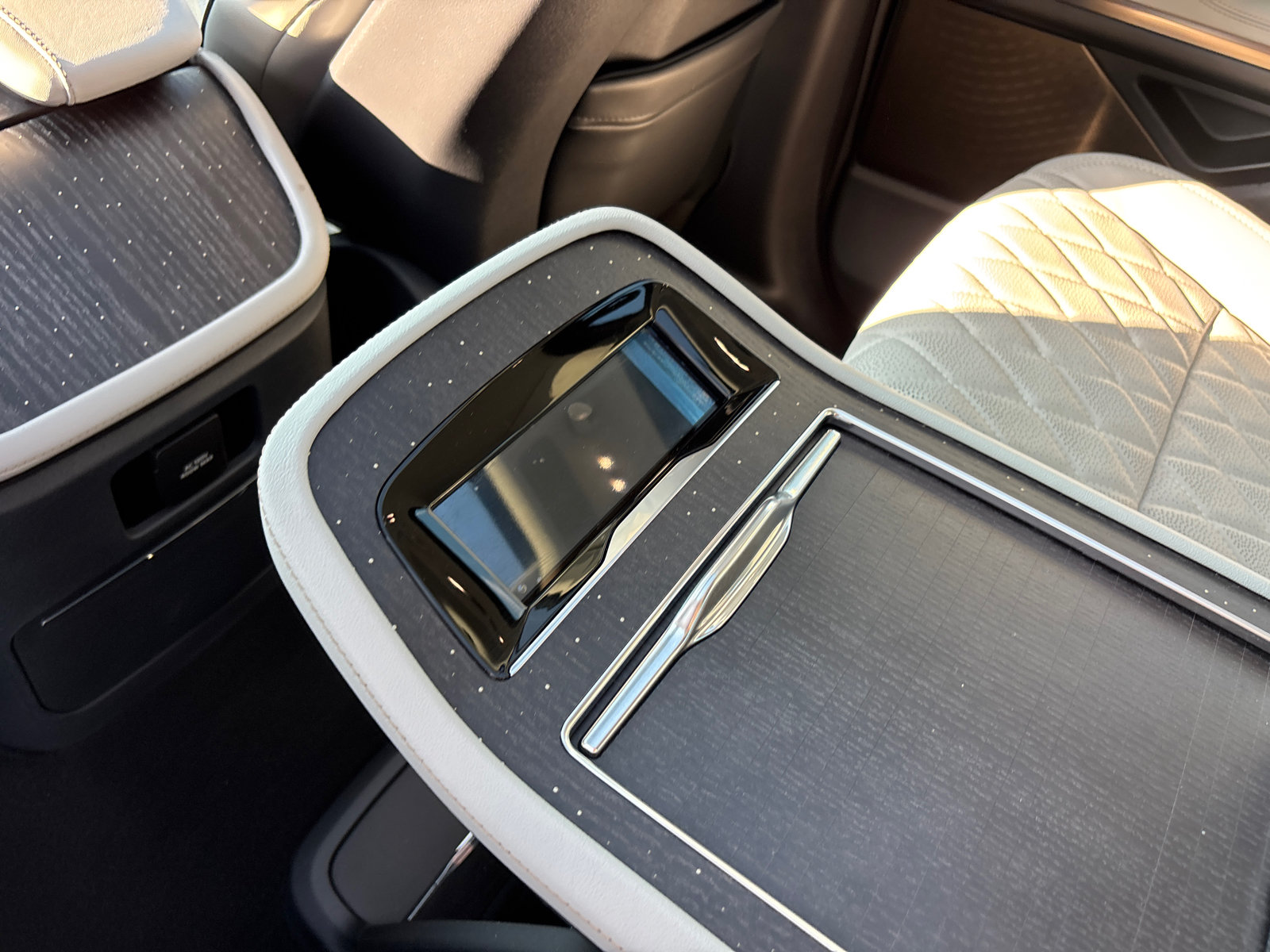 New 2026 Lincoln Navigator Black Label w/ Black Label Special Edition AWD/4WD image 33