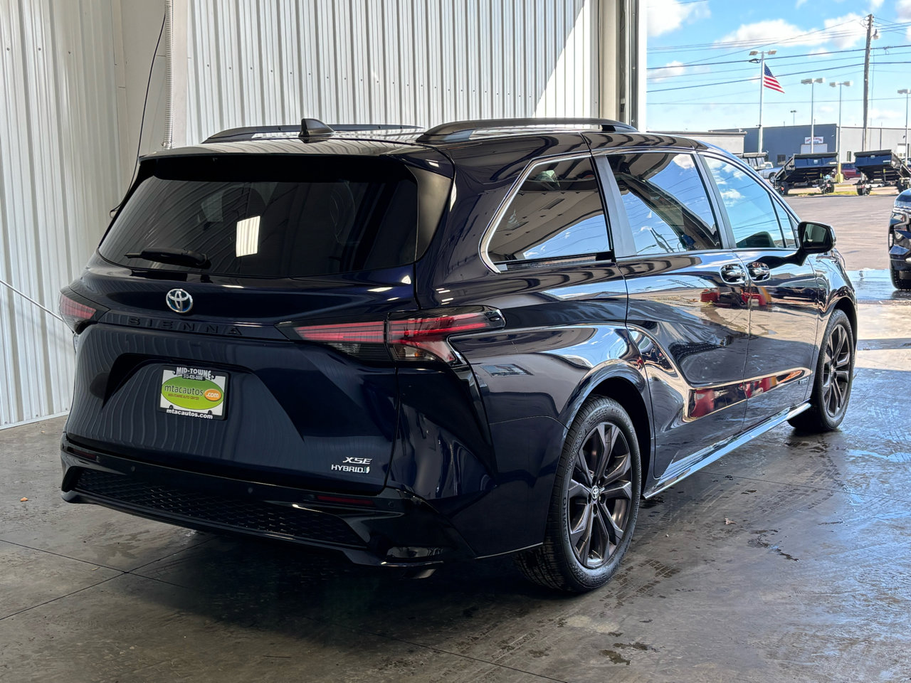 Used 2021 Toyota Sienna XSE image 3