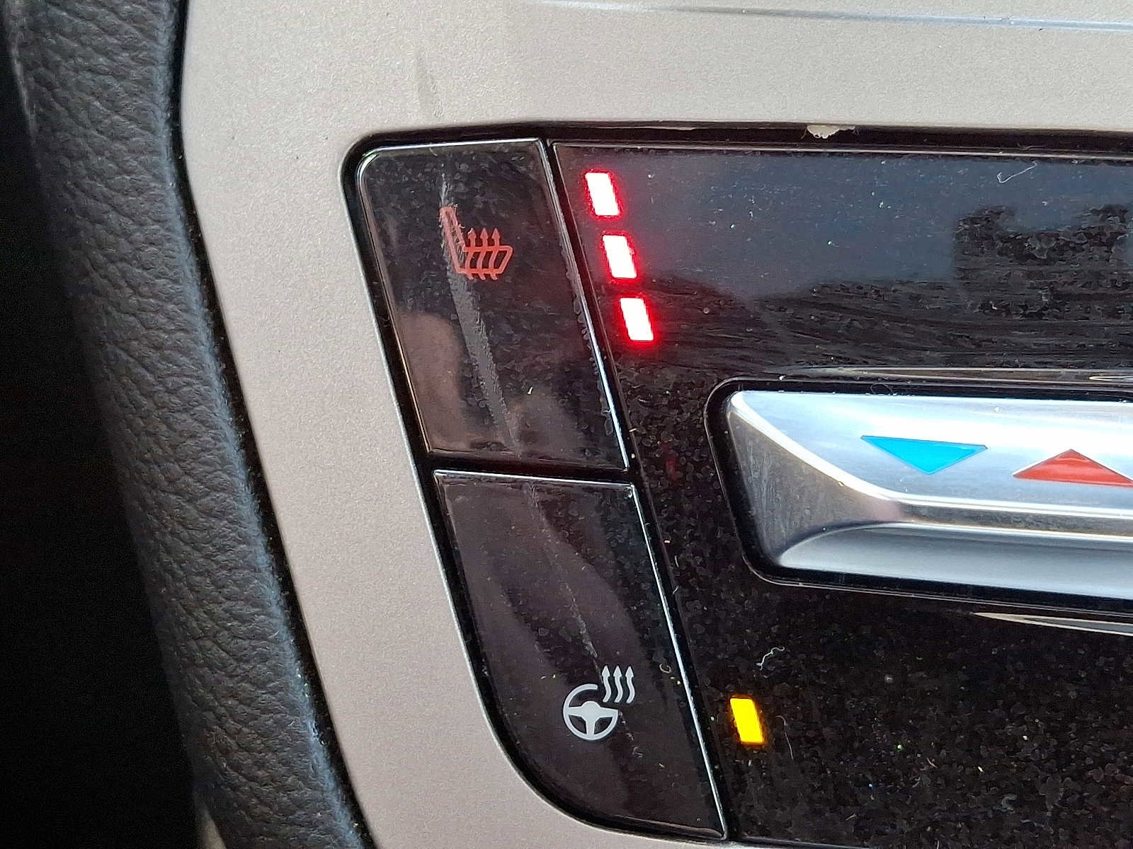 Certified 2022 Ford Explorer XLT w/ Equipment Group 202A image 30