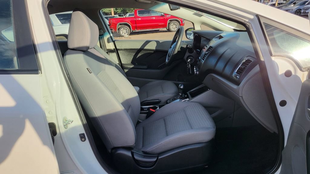Used 2017 Kia Forte LX w/ LX Popular Package image 17