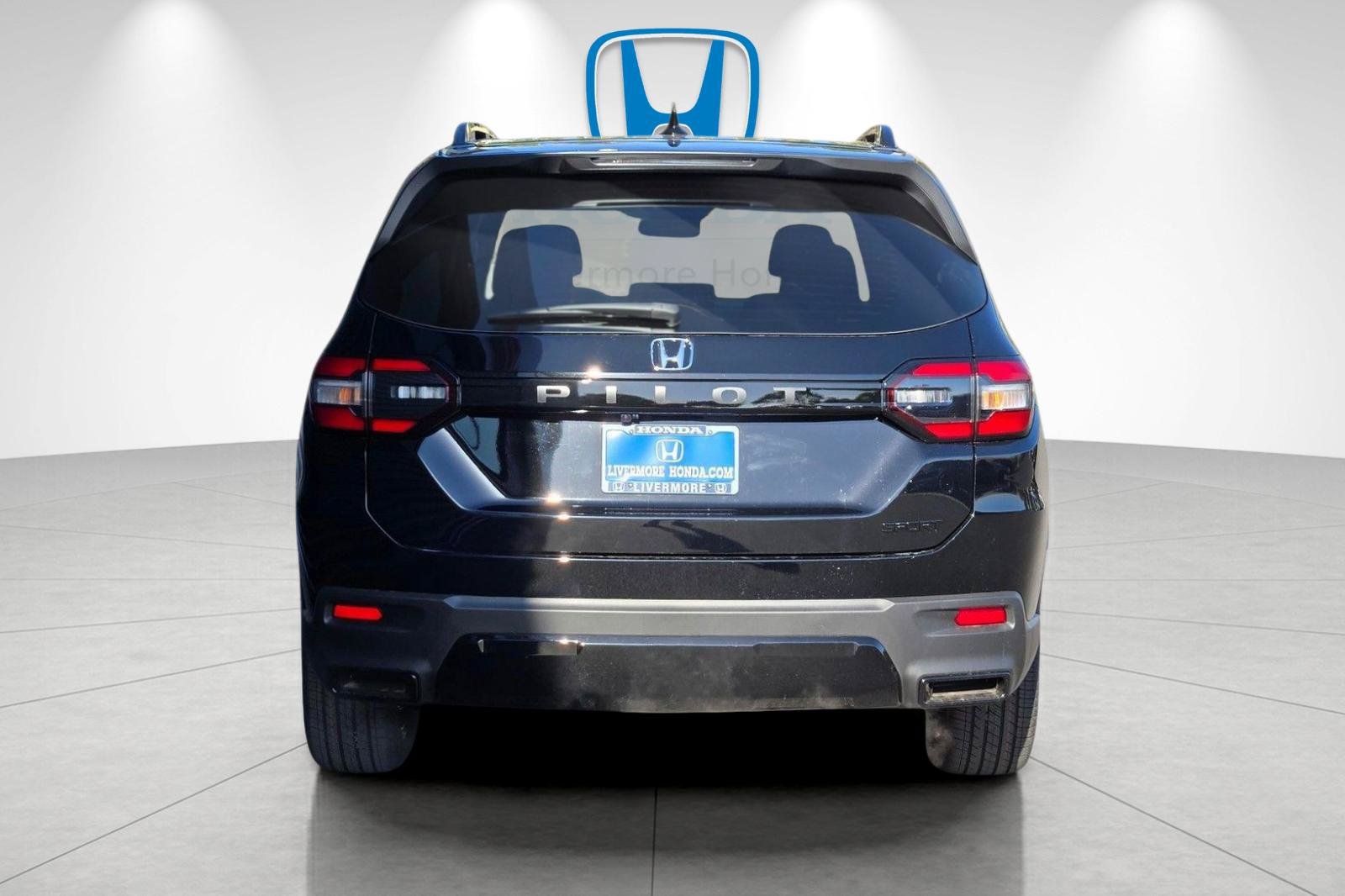 New 2026 Honda Pilot Sport image 7