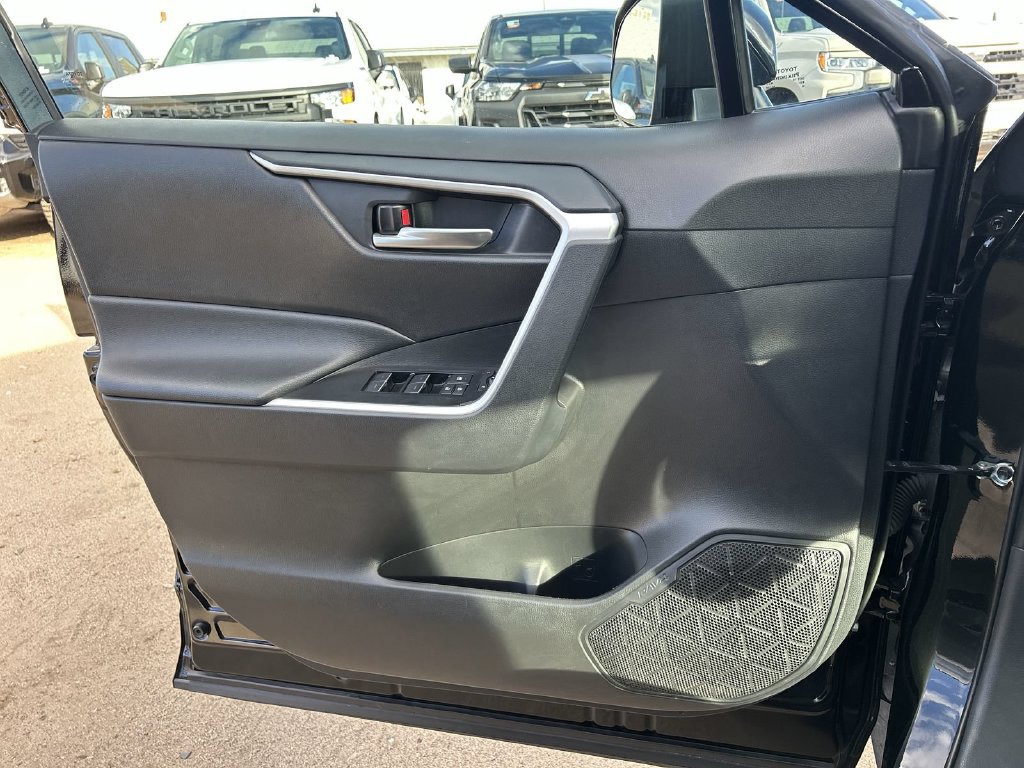 Used 2025 Toyota RAV4 XLE FWD image 26