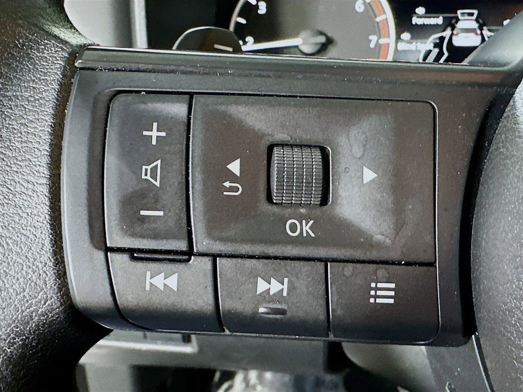 Used 2024 Nissan Rogue S image 22