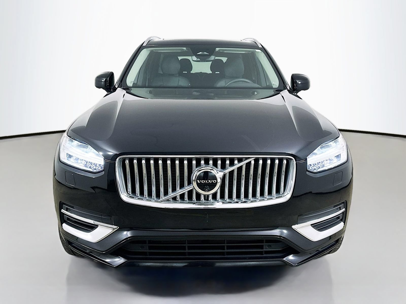 Used 2025 Volvo XC90 T8 Plus w/ Protection Package Premier AWD/4WD image 2