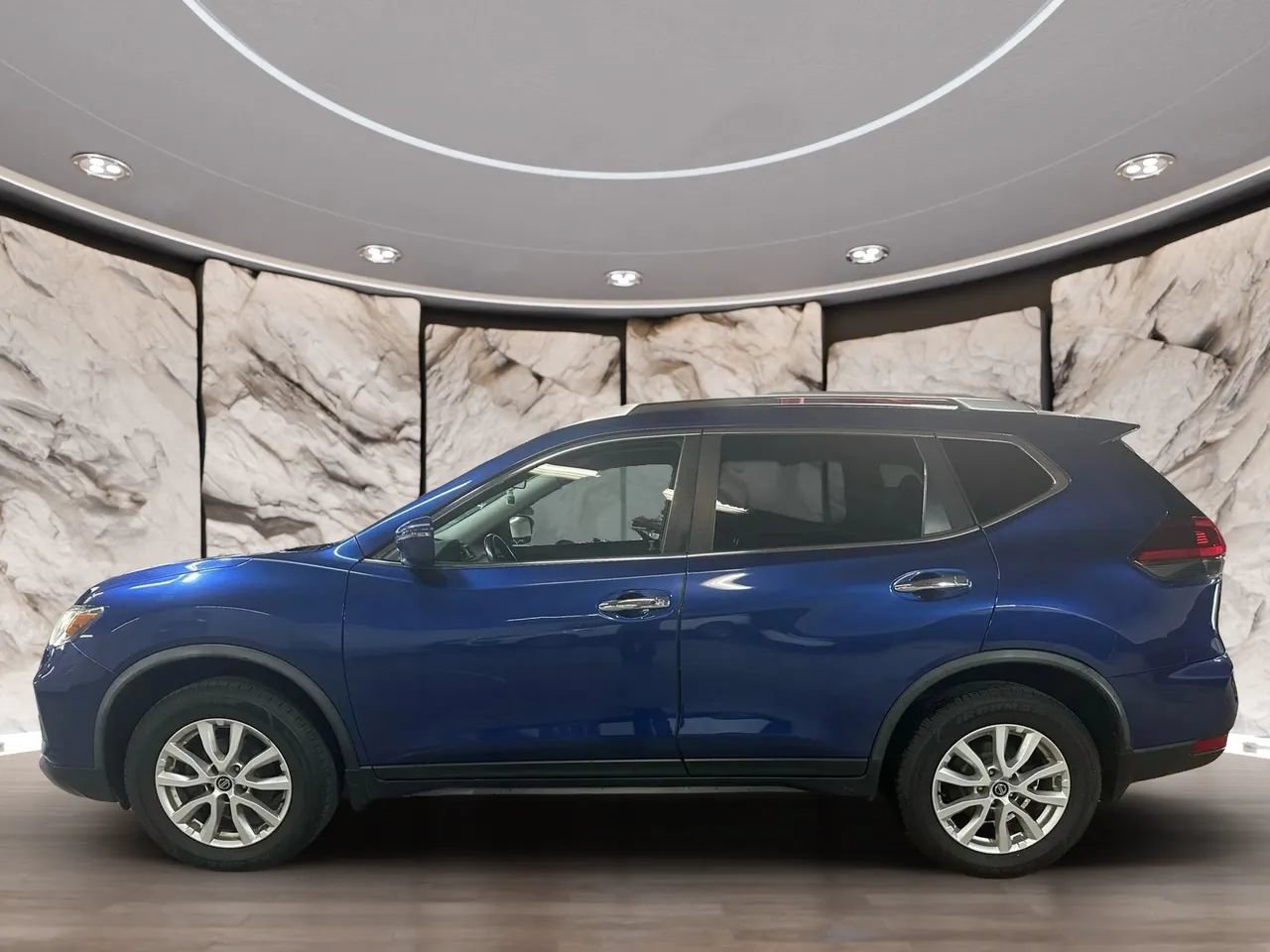 Used 2020 Nissan Rogue SV AWD/4WD image 2