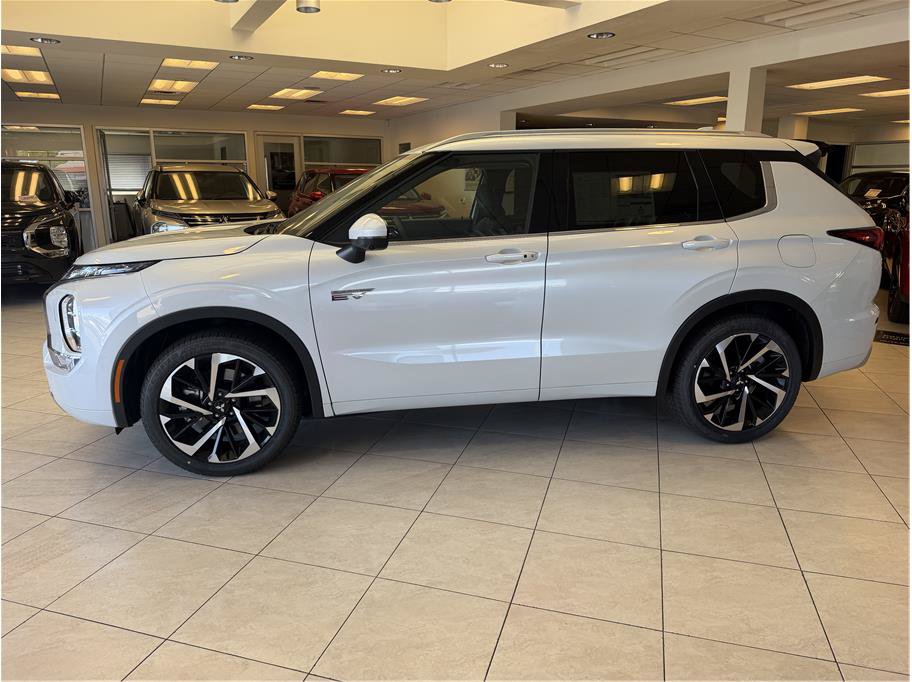 Used 2025 Mitsubishi Outlander 4WD Plug-In Hybrid image 8