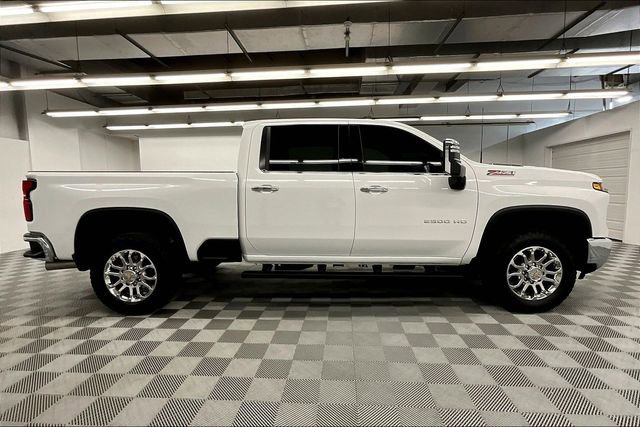 Used 2025 Chevrolet Silverado 2500 LTZ w/ LTZ Convenience Package AWD/4WD image 15