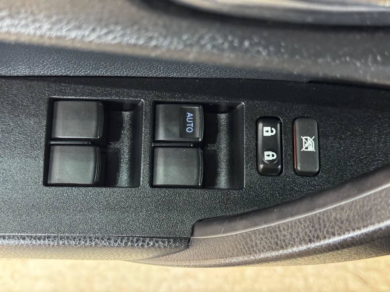 Used 2017 Toyota Corolla SE FWD image 18