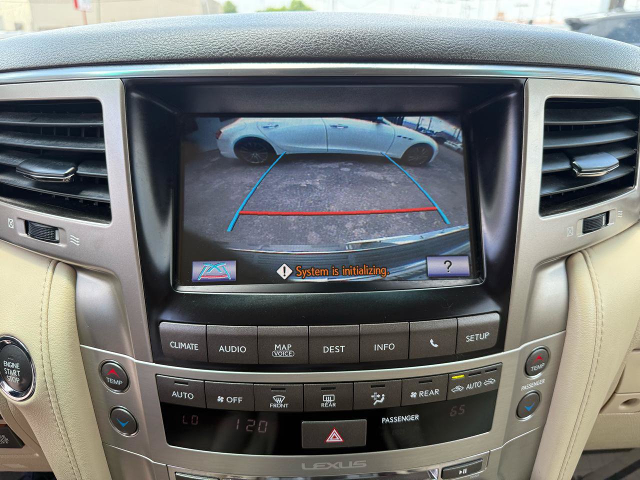 Used 2015 Lexus LX 570 4WD image 26