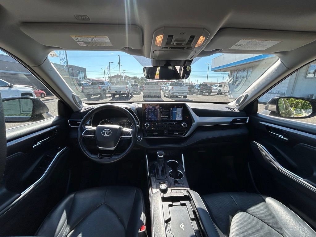 Used 2022 Toyota Highlander Platinum AWD/4WD image 12