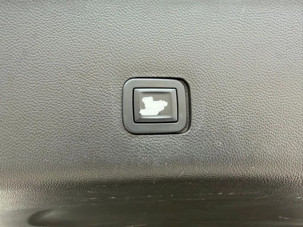 Used 2018 Chevrolet Traverse LT FWD image 22