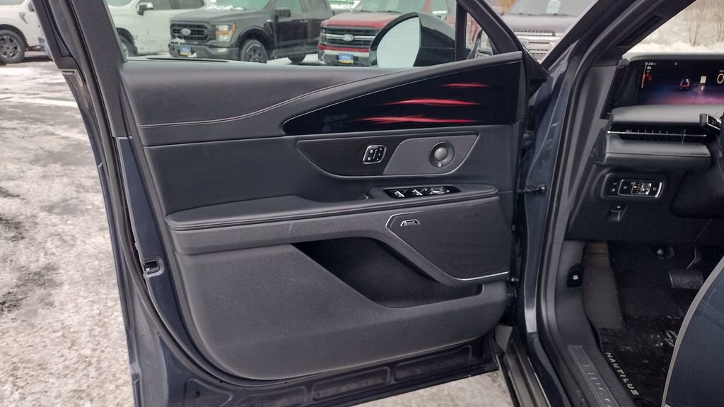 Certified 2024 Lincoln Nautilus Reserve w/ Equipment Group 202A image 10