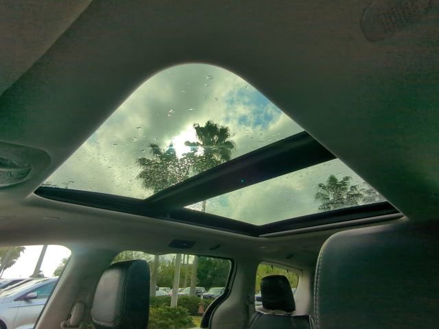 Used 2024 Chrysler Pacifica Limited image 25