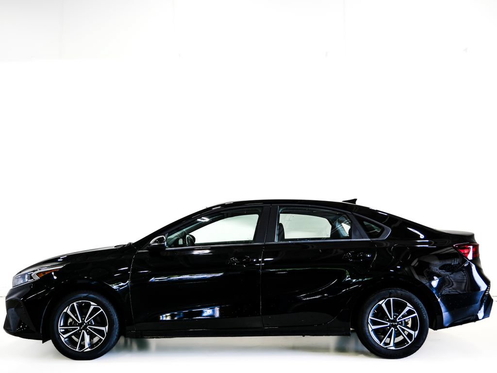 Used 2024 Kia Forte LXS w/ LXS Technology Package FWD image 5