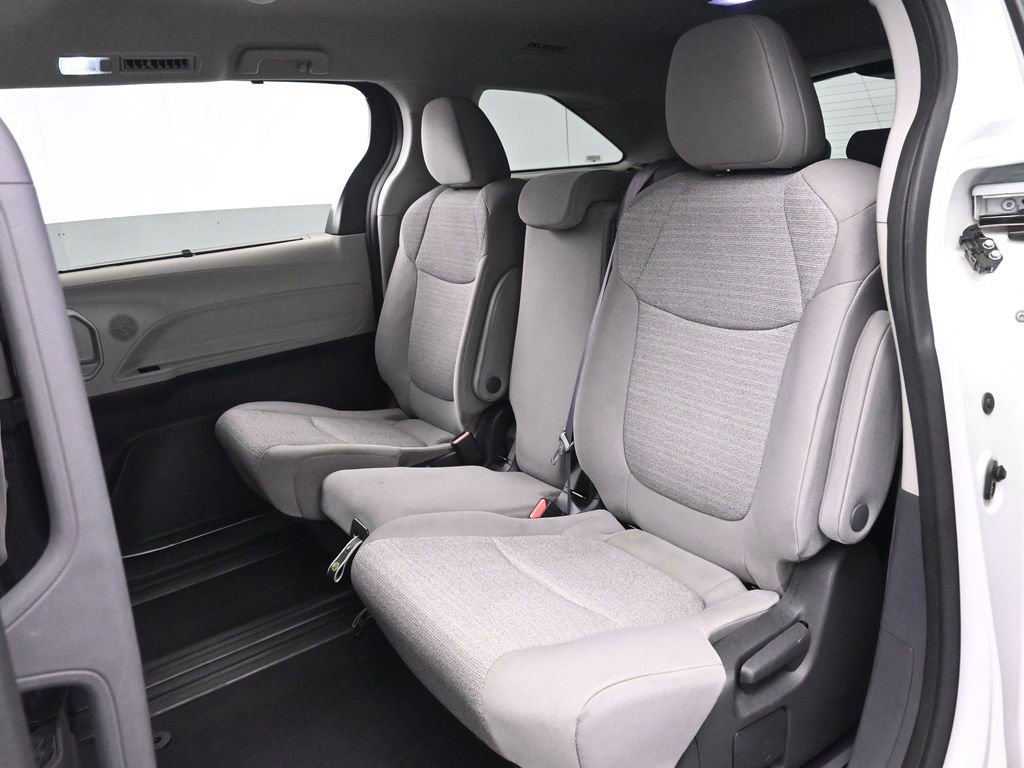 Used 2022 Toyota Sienna LE FWD image 17
