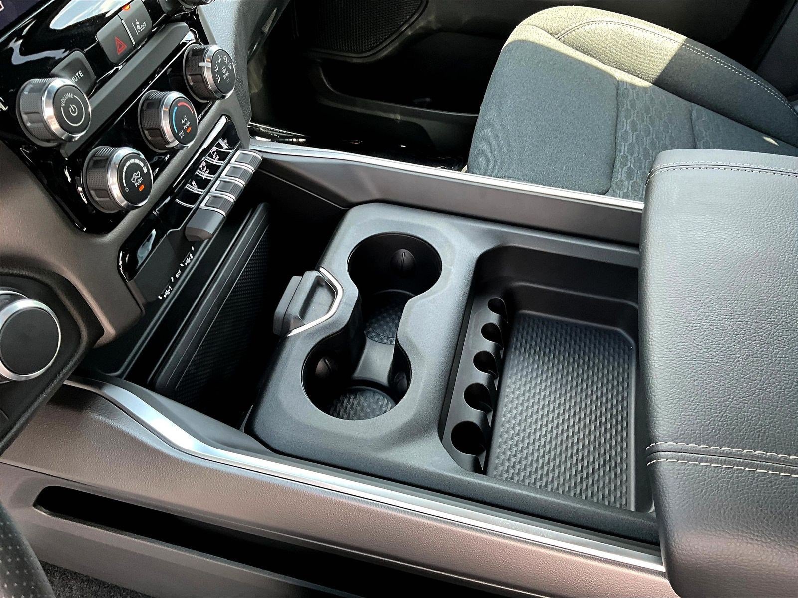 New 2026 RAM 1500 Express AWD/4WD image 12