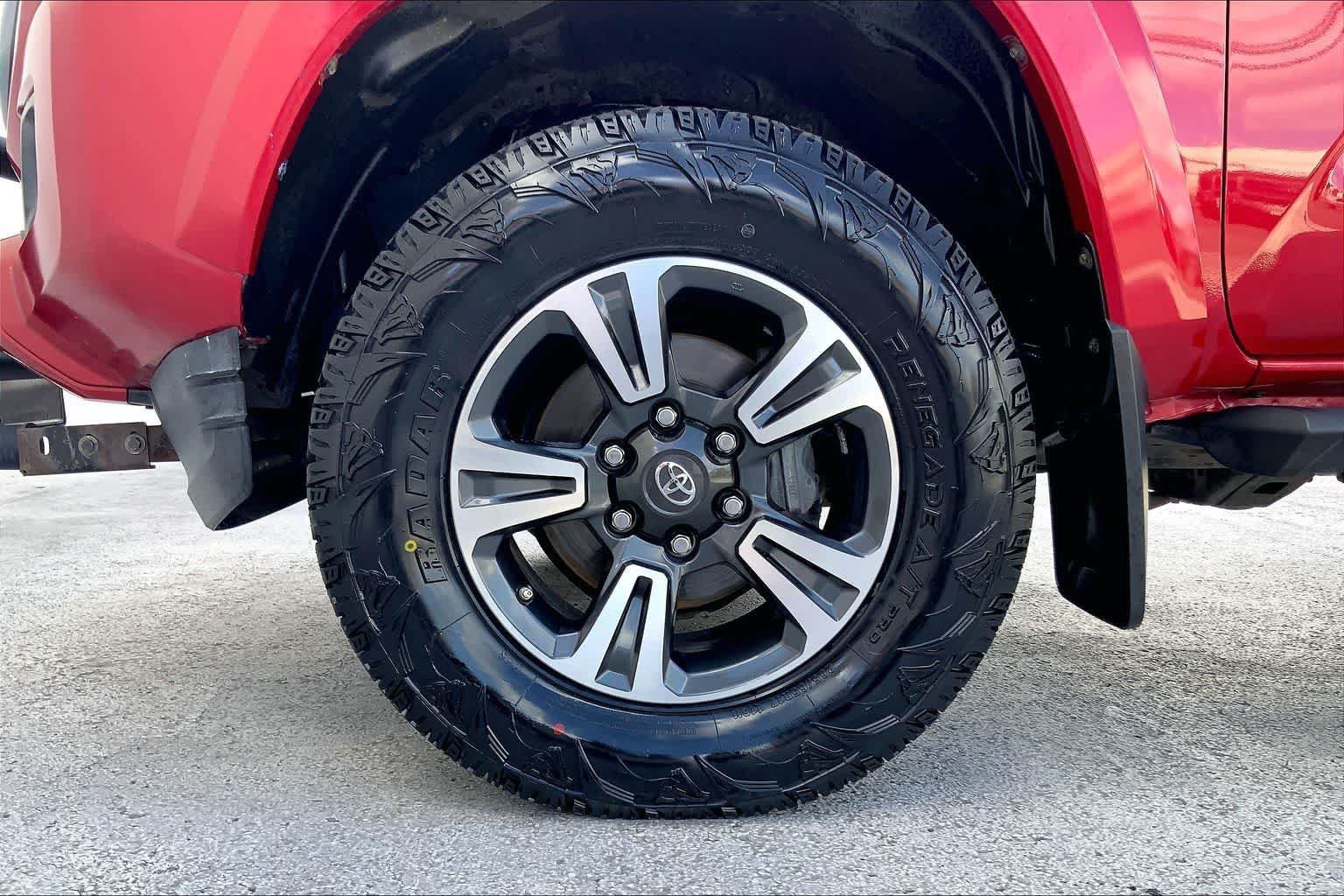 Used 2016 Toyota Tacoma SR AWD/4WD image 8