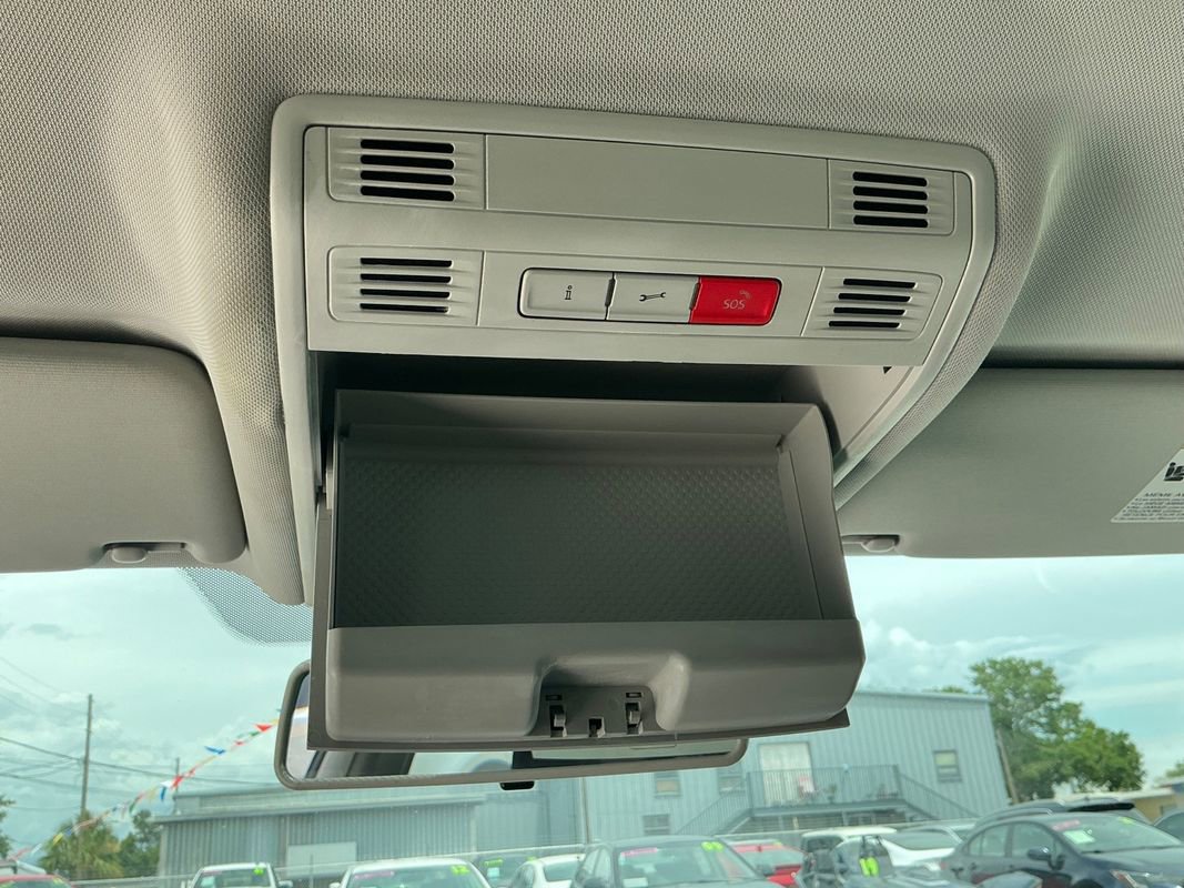 Used 2016 Volkswagen Golf S image 32