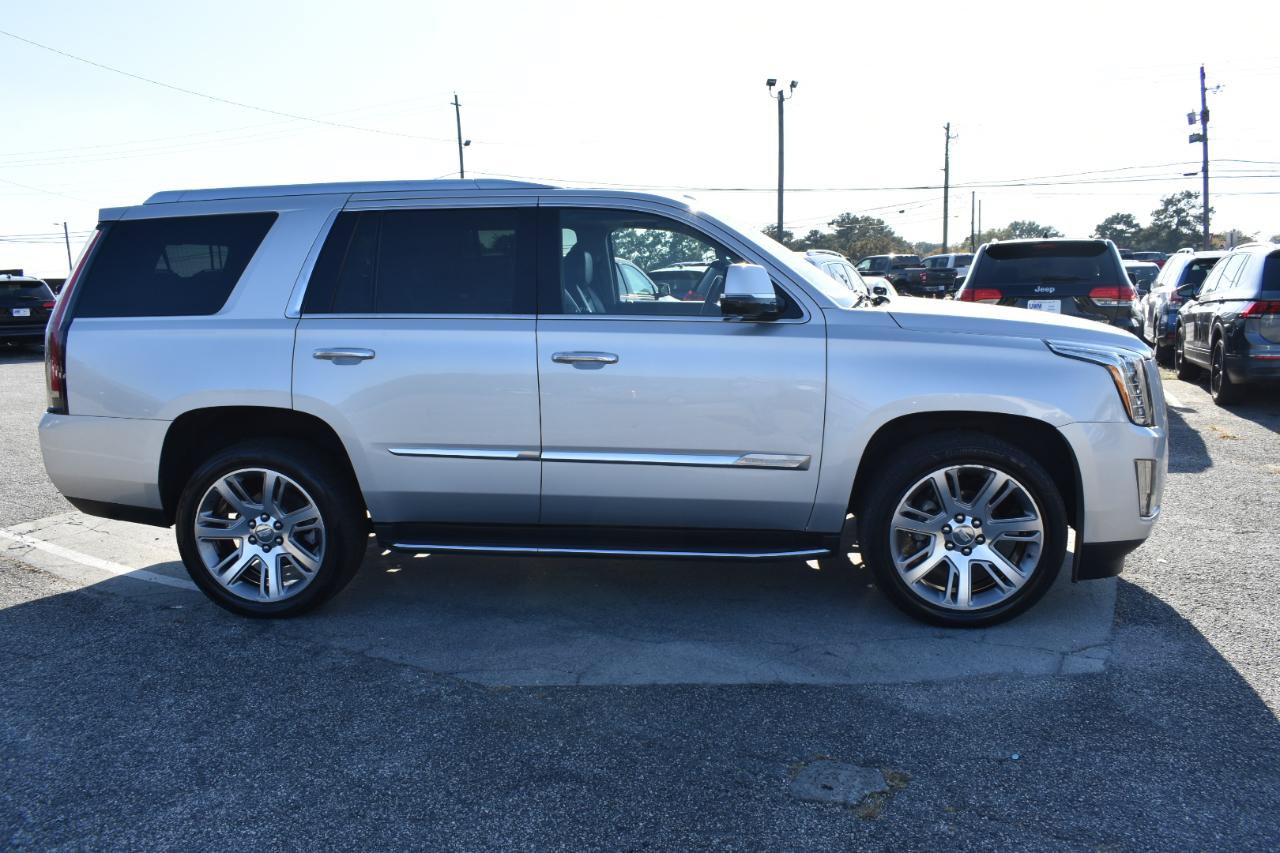 Used 2016 Cadillac Escalade Luxury AWD/4WD image 5