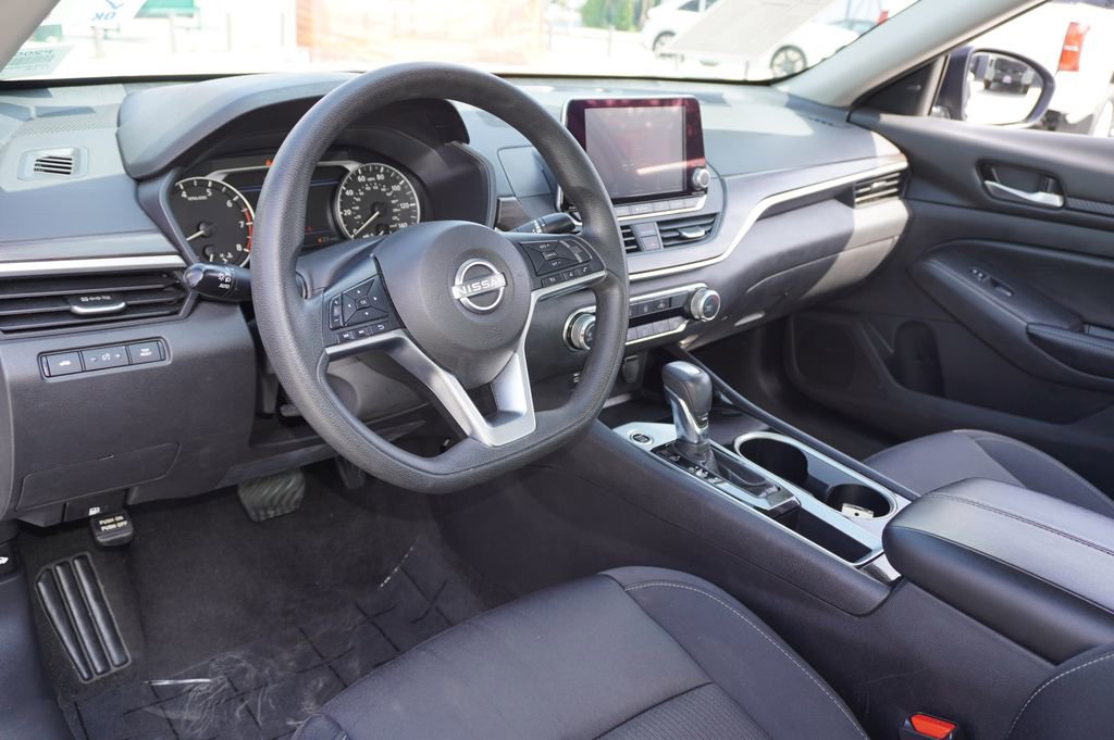 Used 2024 Nissan Altima 2.5 SV FWD image 11