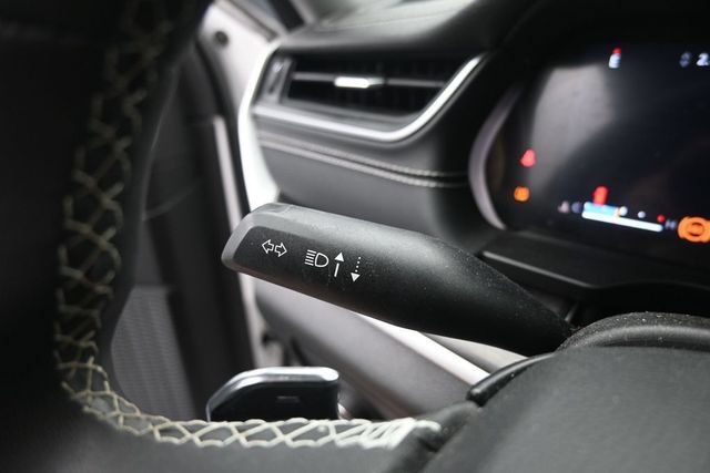 Used 2023 Jeep Grand Cherokee Limited w/ Black Appearance Package AWD/4WD image 23
