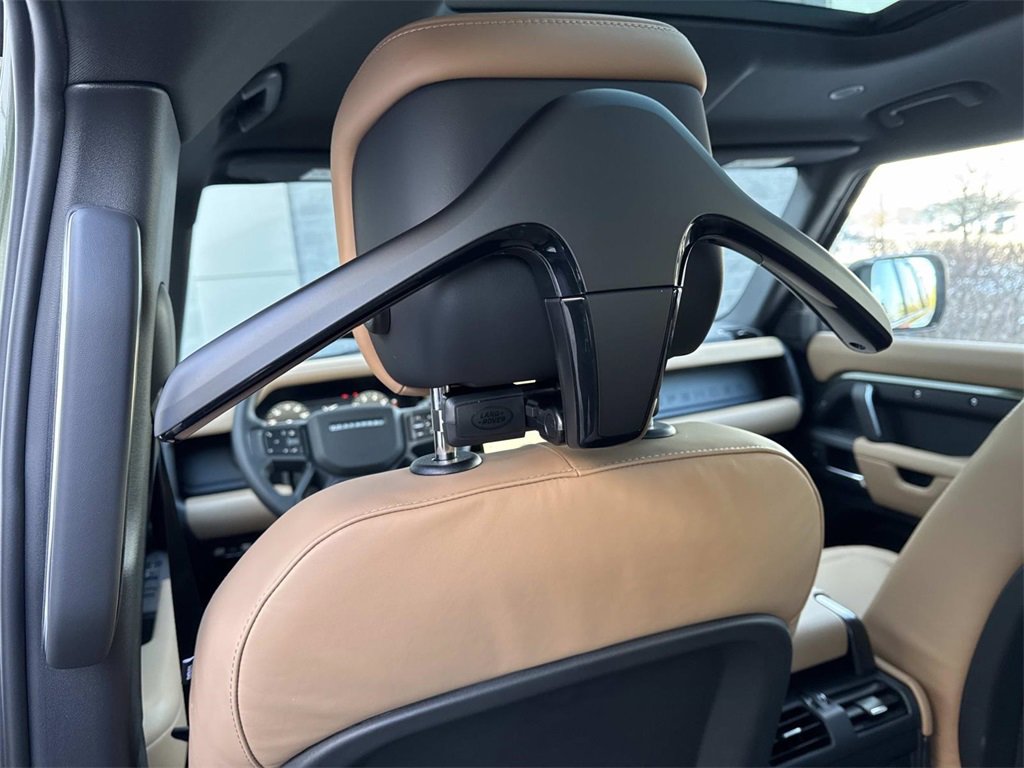 New 2026 Land Rover Defender 130 X-Dynamic SE image 14