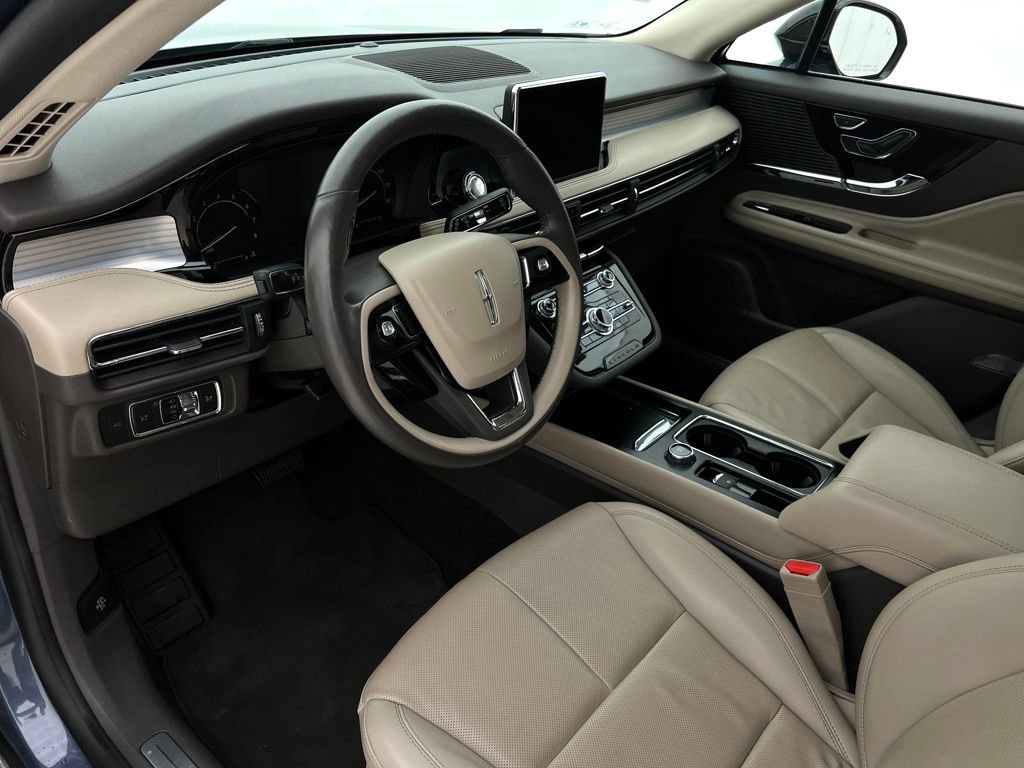 Used 2022 Lincoln Corsair AWD w/ Premium Package image 13