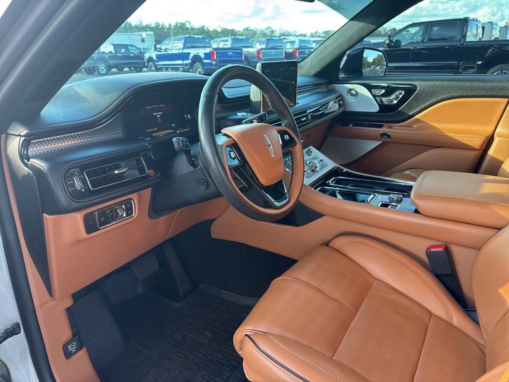 Used 2024 Lincoln Aviator Black Label w/ Jet Package image 11