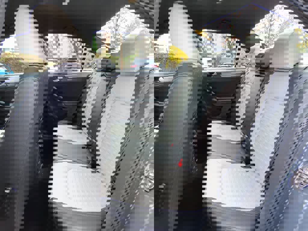 Used 2016 Volkswagen Jetta Sport w/ Lighting Package image 13