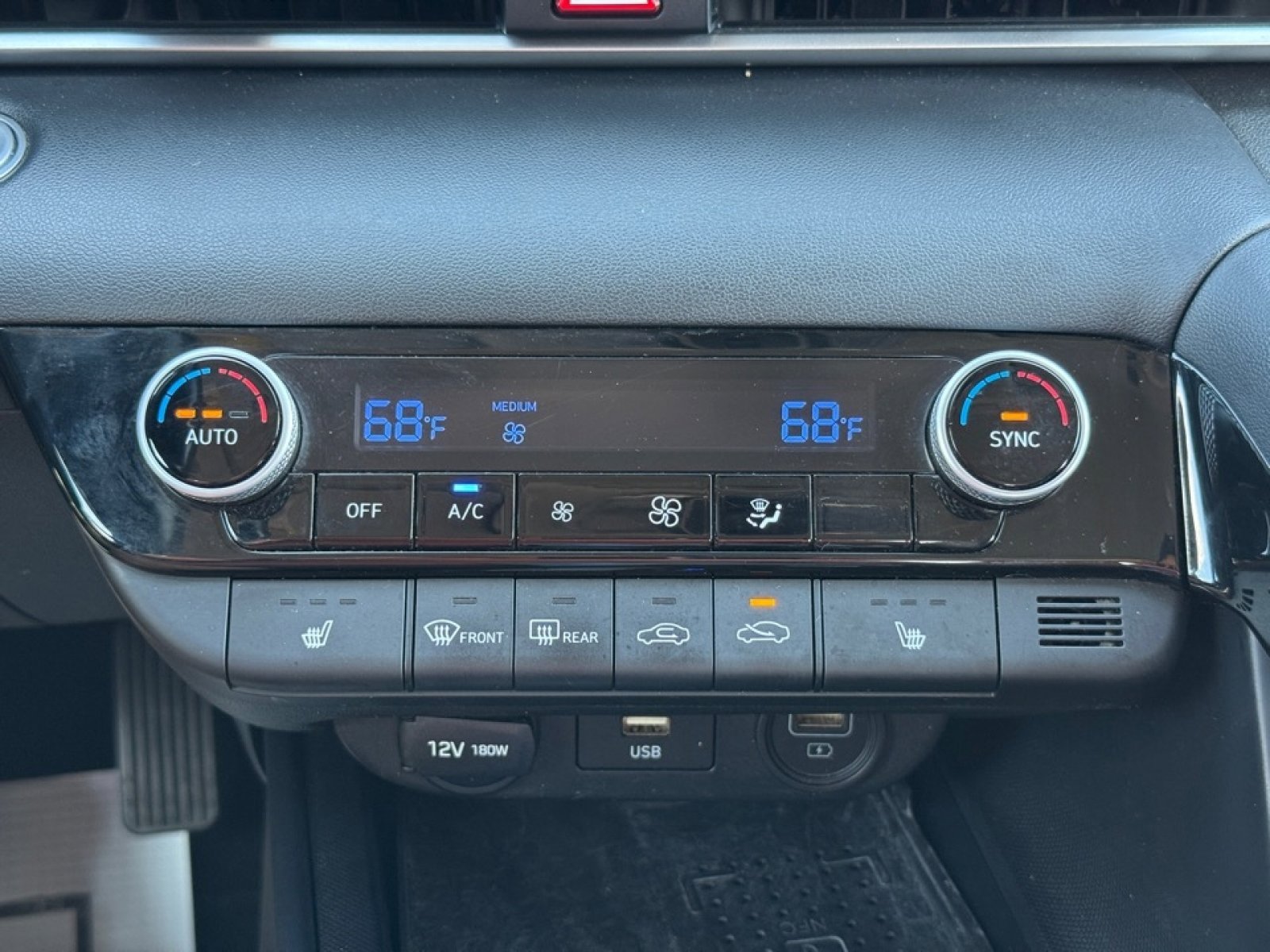 Used 2021 Hyundai Elantra SEL w/ Convenience + Premium Package image 27