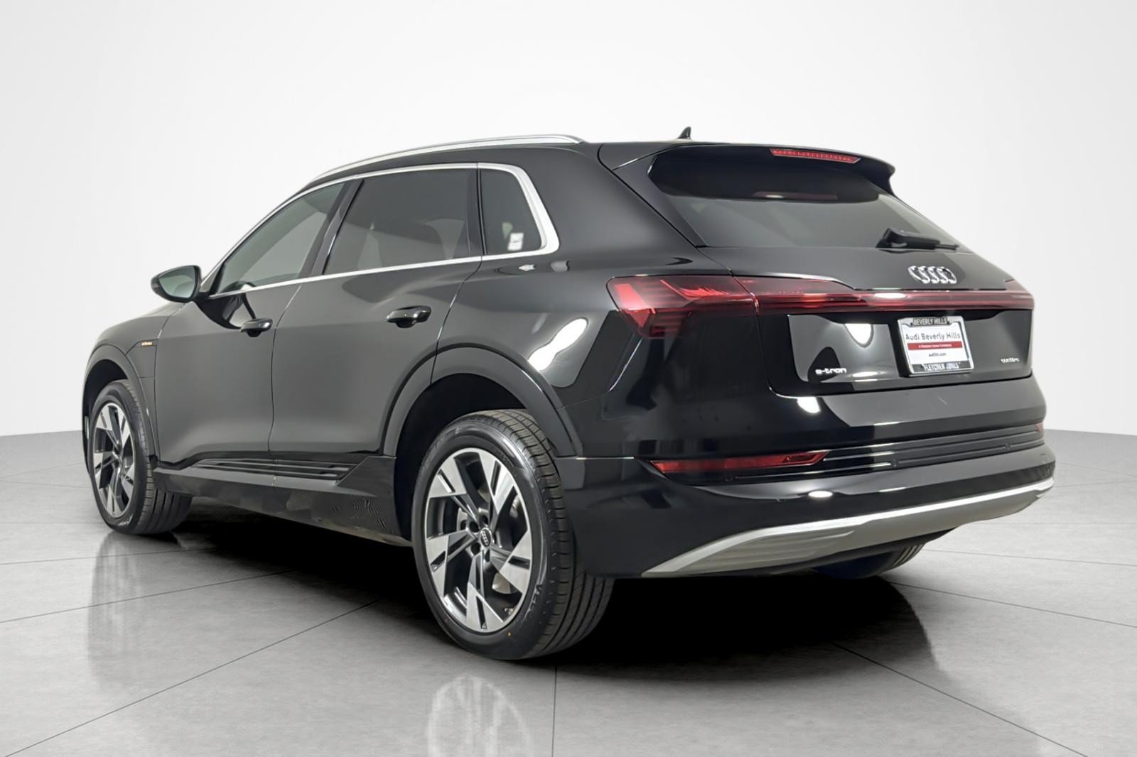 Used 2022 Audi e-tron Premium AWD/4WD image 3