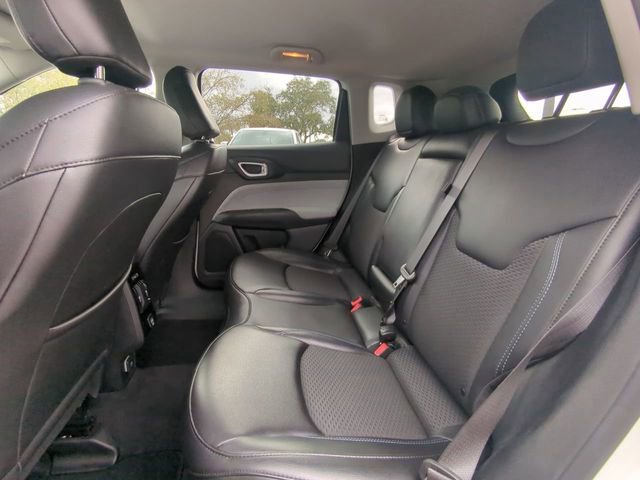 Certified 2022 Jeep Compass Latitude image 15