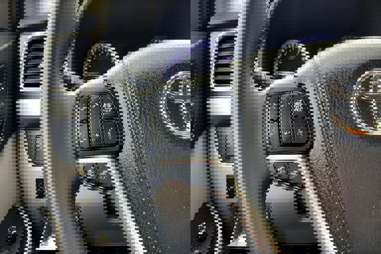 Used 2014 Toyota Highlander Limited AWD/4WD image 23