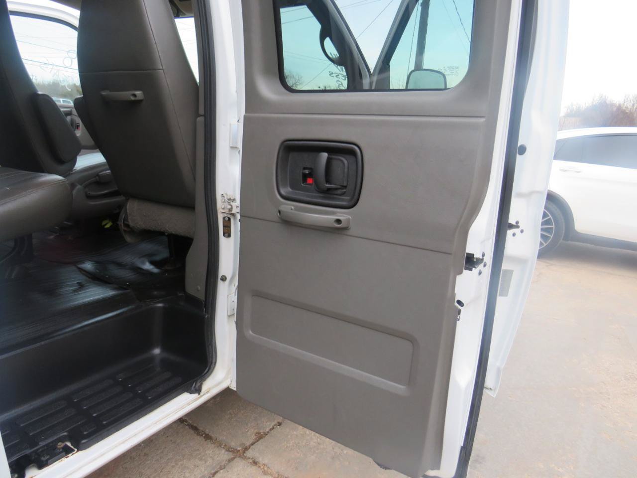 Used 2014 Chevrolet Express 1500 LS RWD image 21