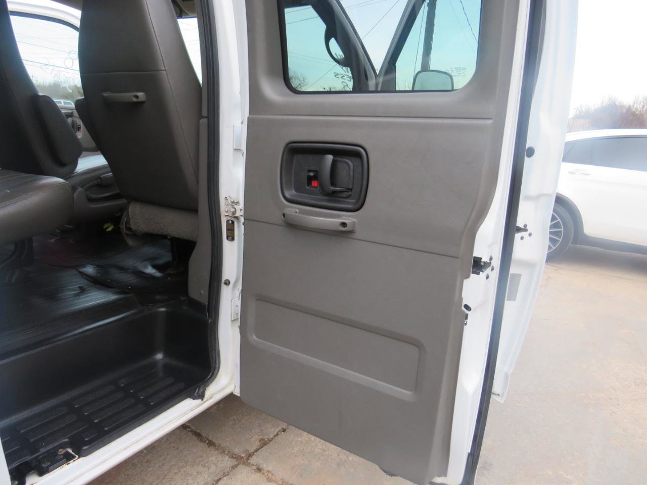 Used 2014 Chevrolet Express 1500 LS image 21