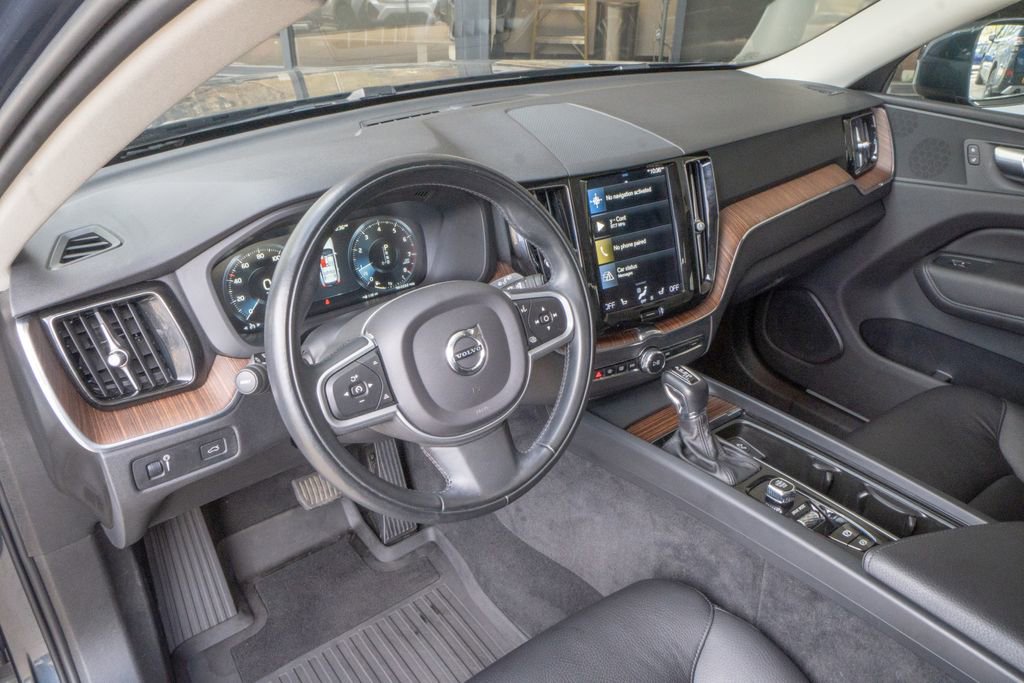 Used 2021 Volvo XC60 T5 Momentum w/ Climate Package image 9