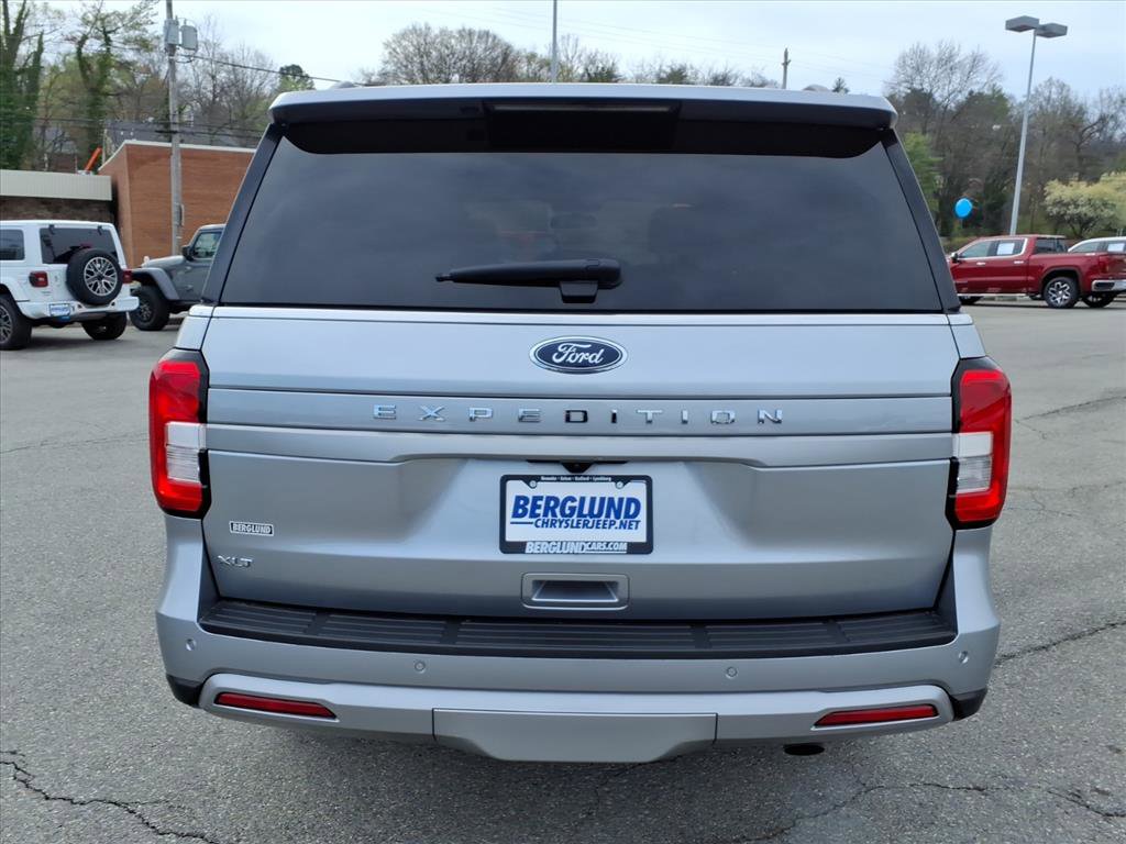 Used 2024 Ford Expedition XLT image 5