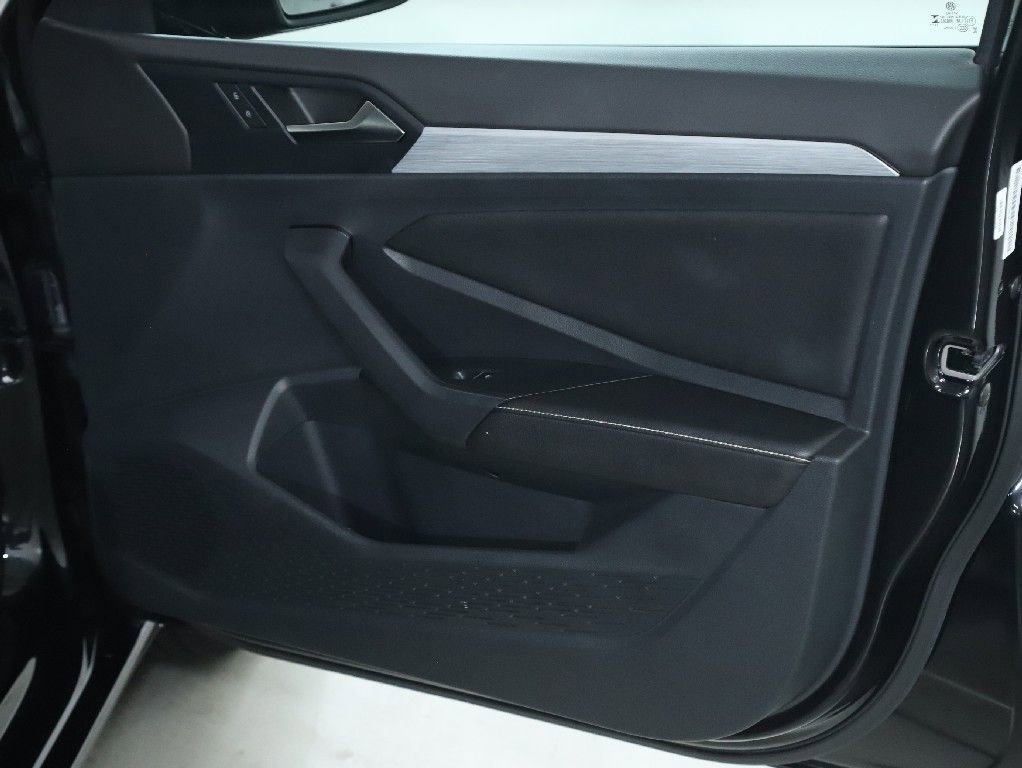 Used 2025 Volkswagen Jetta S image 32