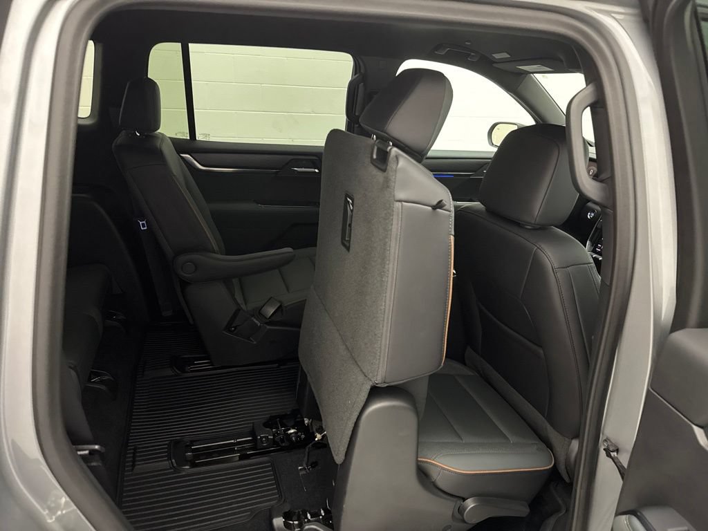 Used 2025 GMC Acadia AT4 w/ LPO, Floor Liner Package AWD/4WD image 60