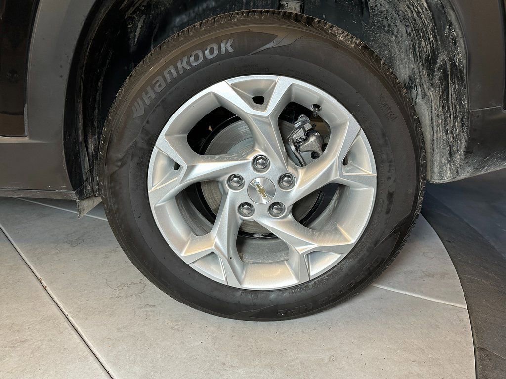 Used 2025 Chevrolet Trax LS w/ LS Convenience Package image 24
