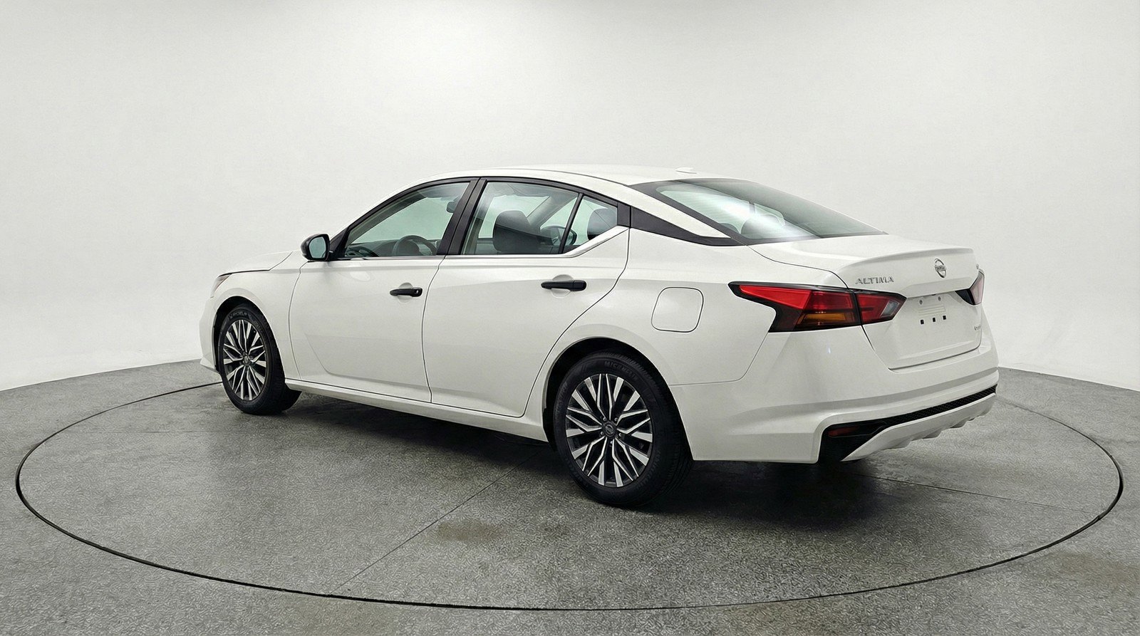 Used 2025 Nissan Altima 2.5 SV image 6