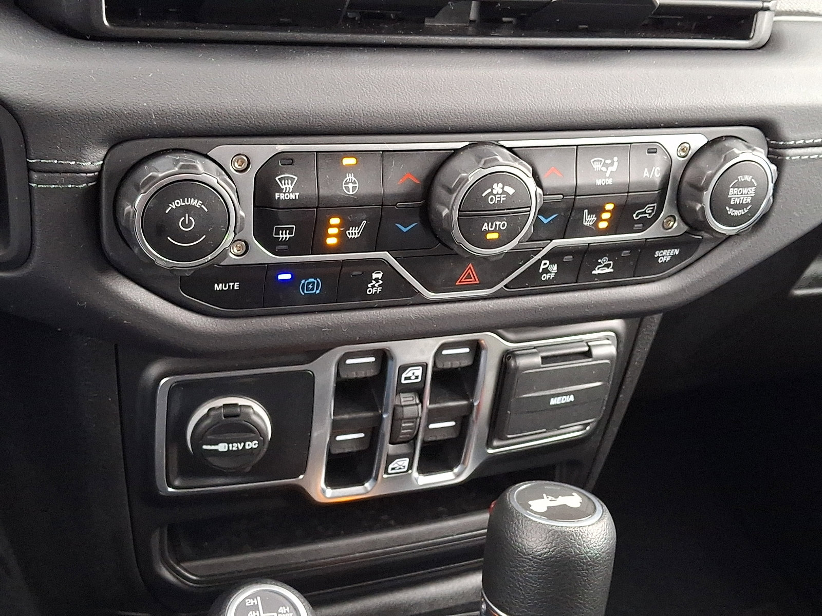 Certified 2025 Jeep Wrangler Unlimited Sahara w/ Safety Group image 15