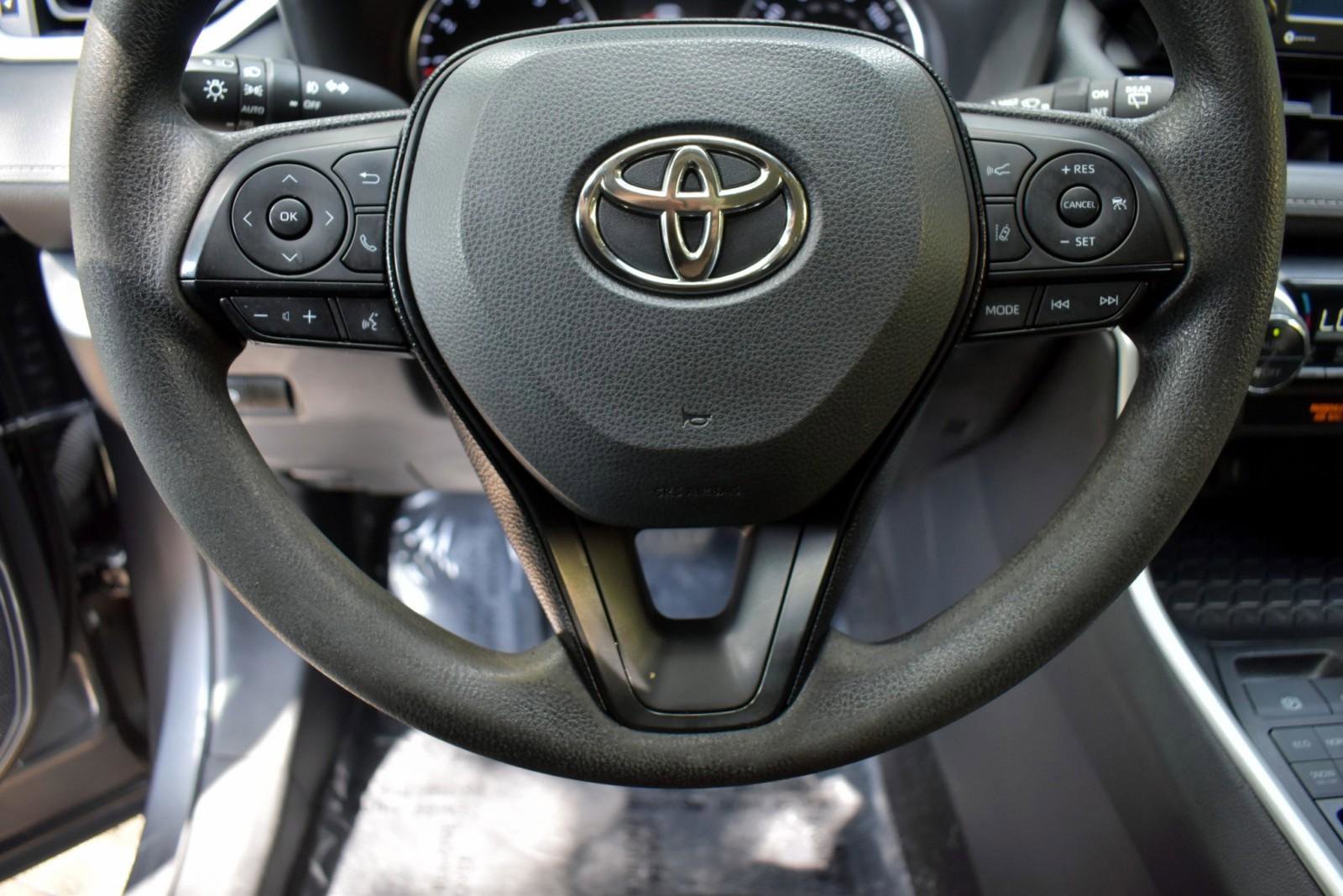 Used 2021 Toyota RAV4 XLE image 17