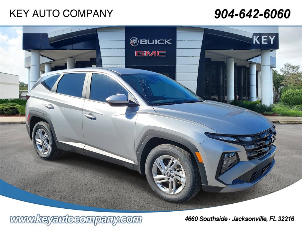 Used 2025 Hyundai Tucson SE image 1