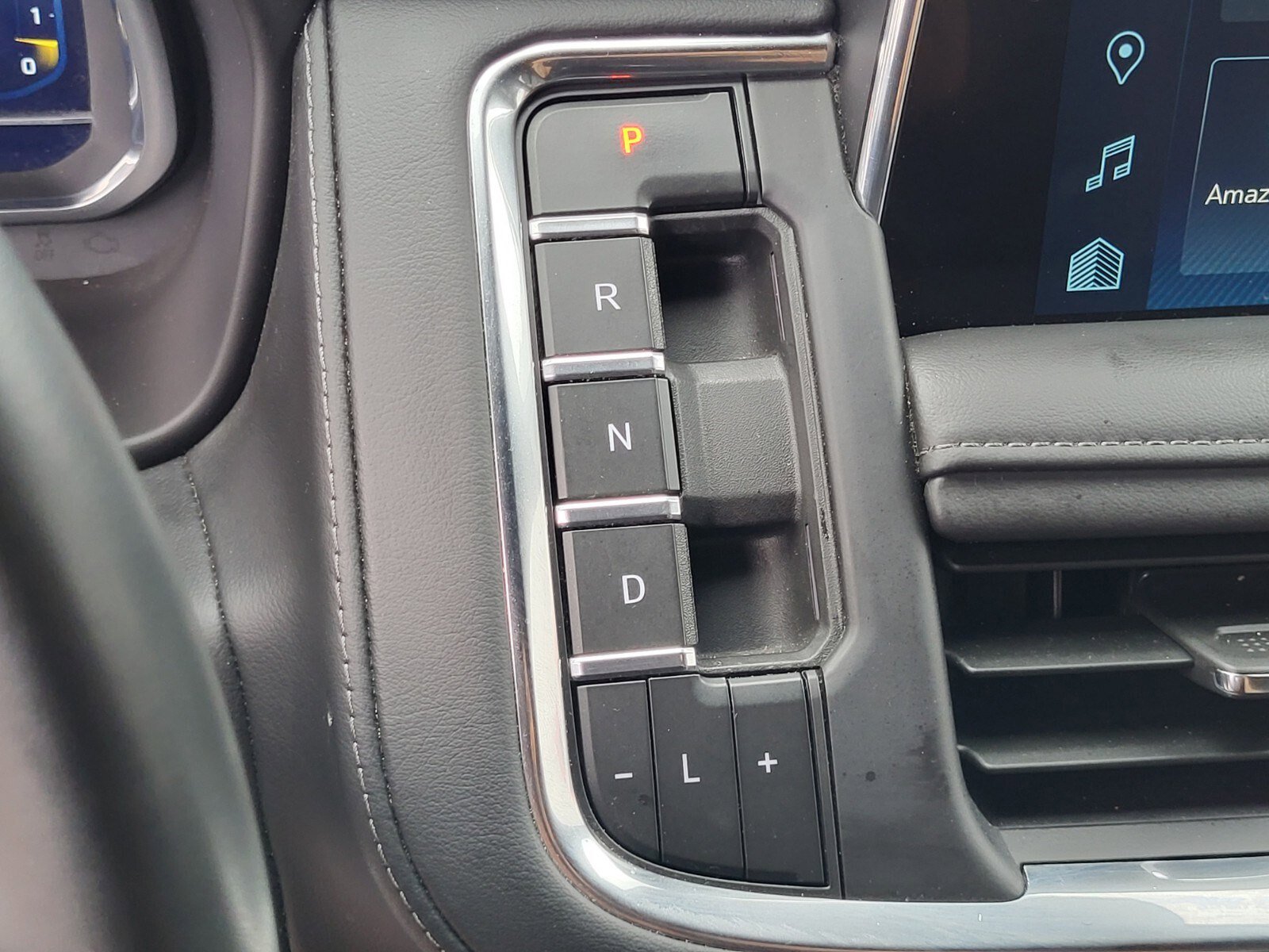 Used 2024 Chevrolet Suburban LT RWD image 24