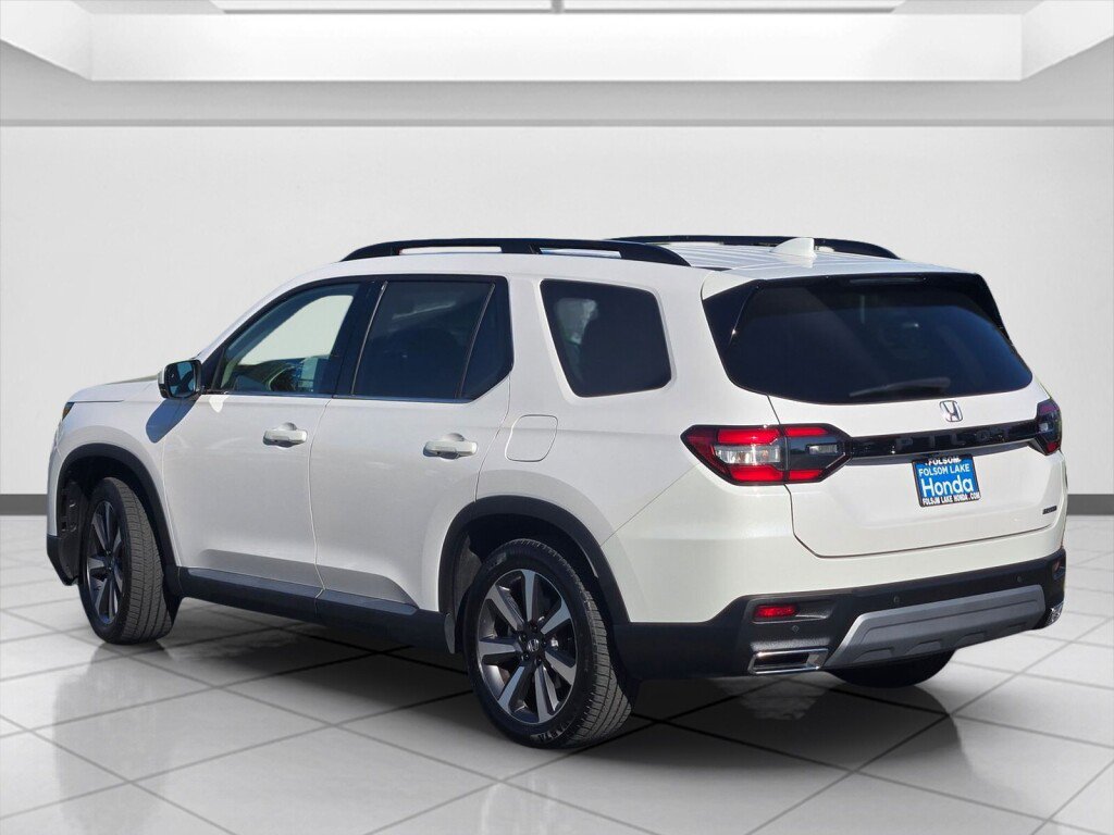 Certified 2023 Honda Pilot Touring image 7