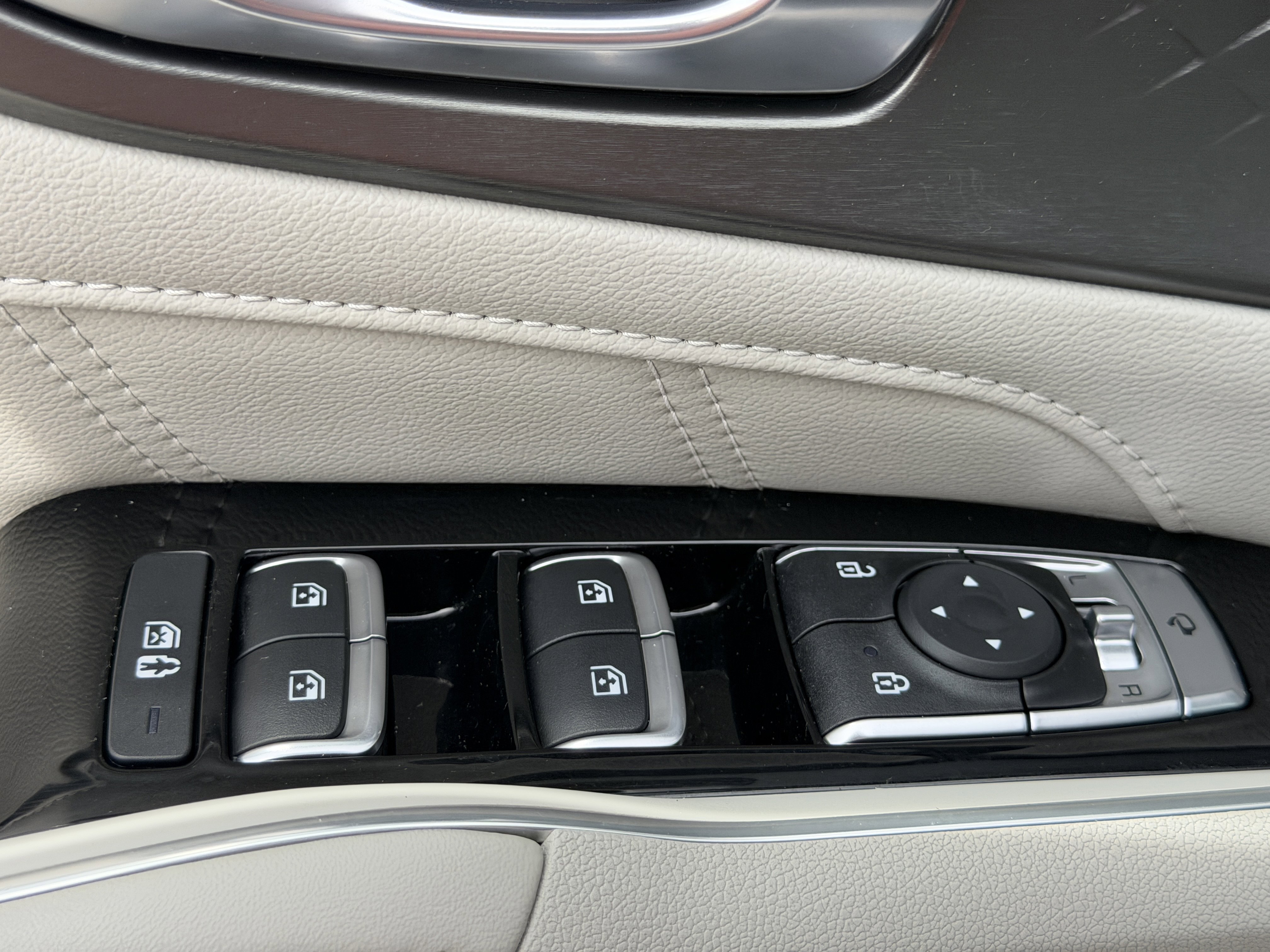 Certified 2023 Kia Sorento SX image 18